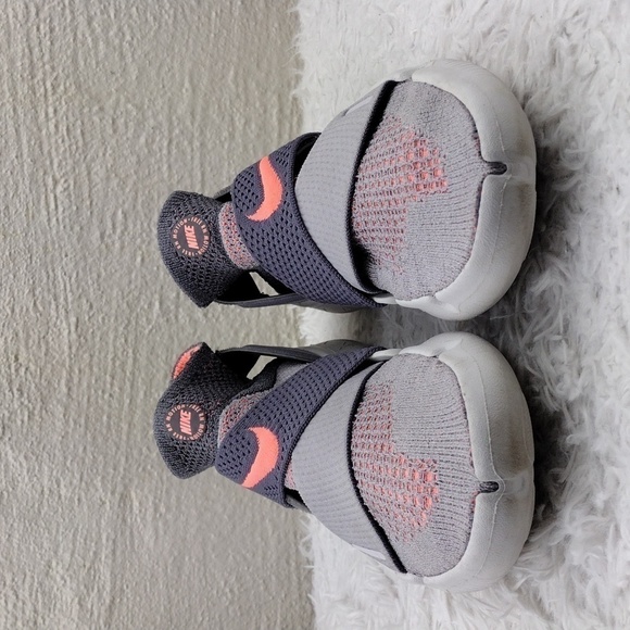 Nike Free RN Motion Flyknit 2018 Grey Crimson Pulse Fabric Upper Pull On Sneaker - Picture 2 of 16
